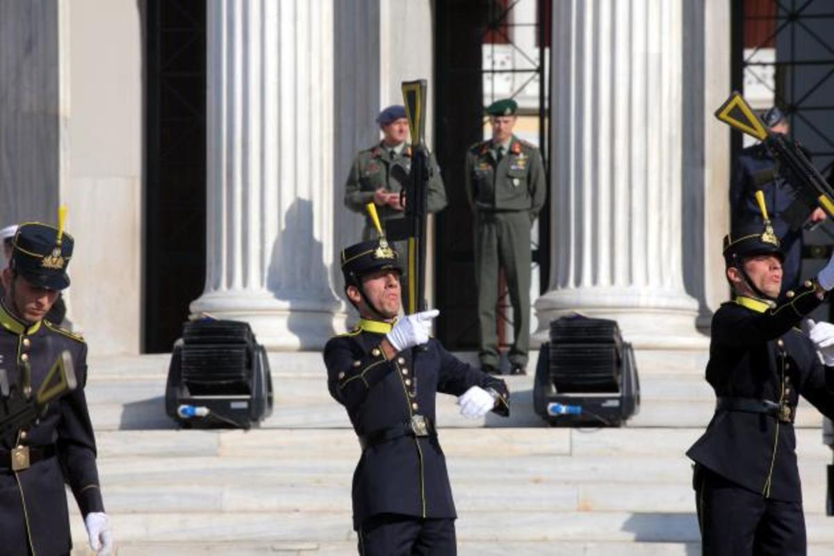 Πέρα δώθε η τελετή παράδοσης καθηκόντων του Α/ΓΕΣ! Παρασκήνιο για τις αλλαγές…τοποθεσίας