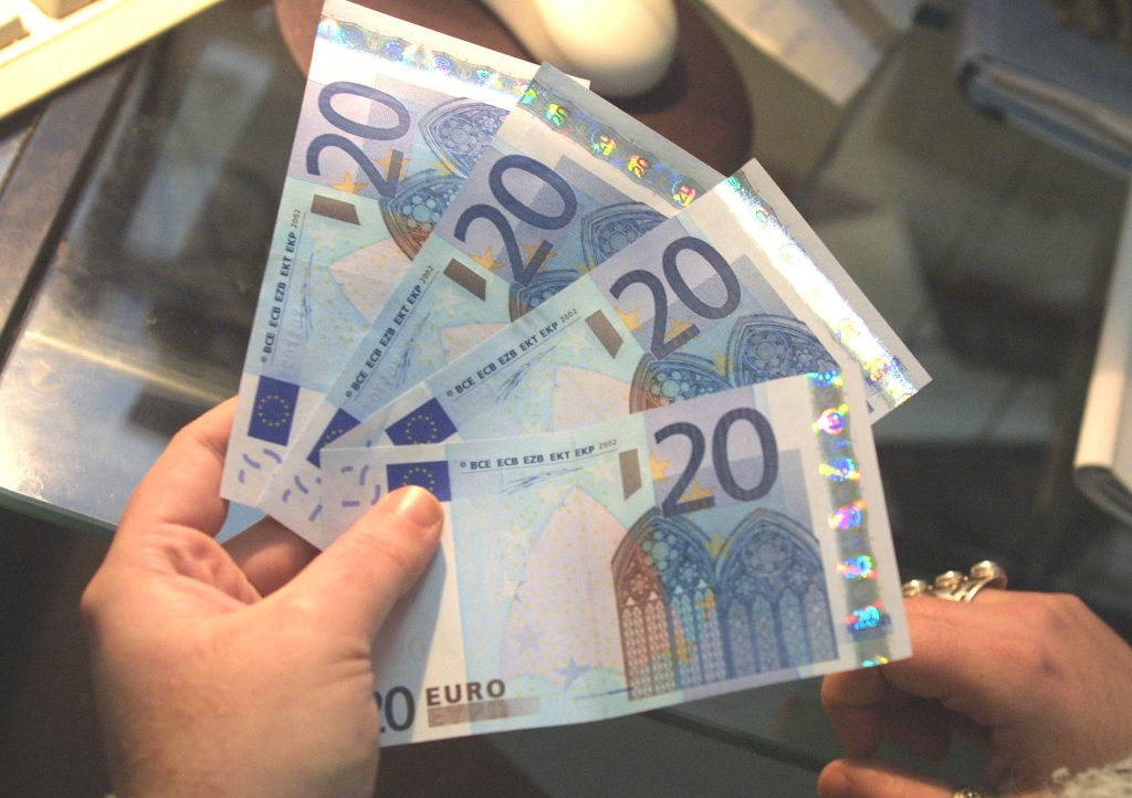 Υποτίμηση ως προς το σύνολο των ξένων νομισμάτων για το ευρώ