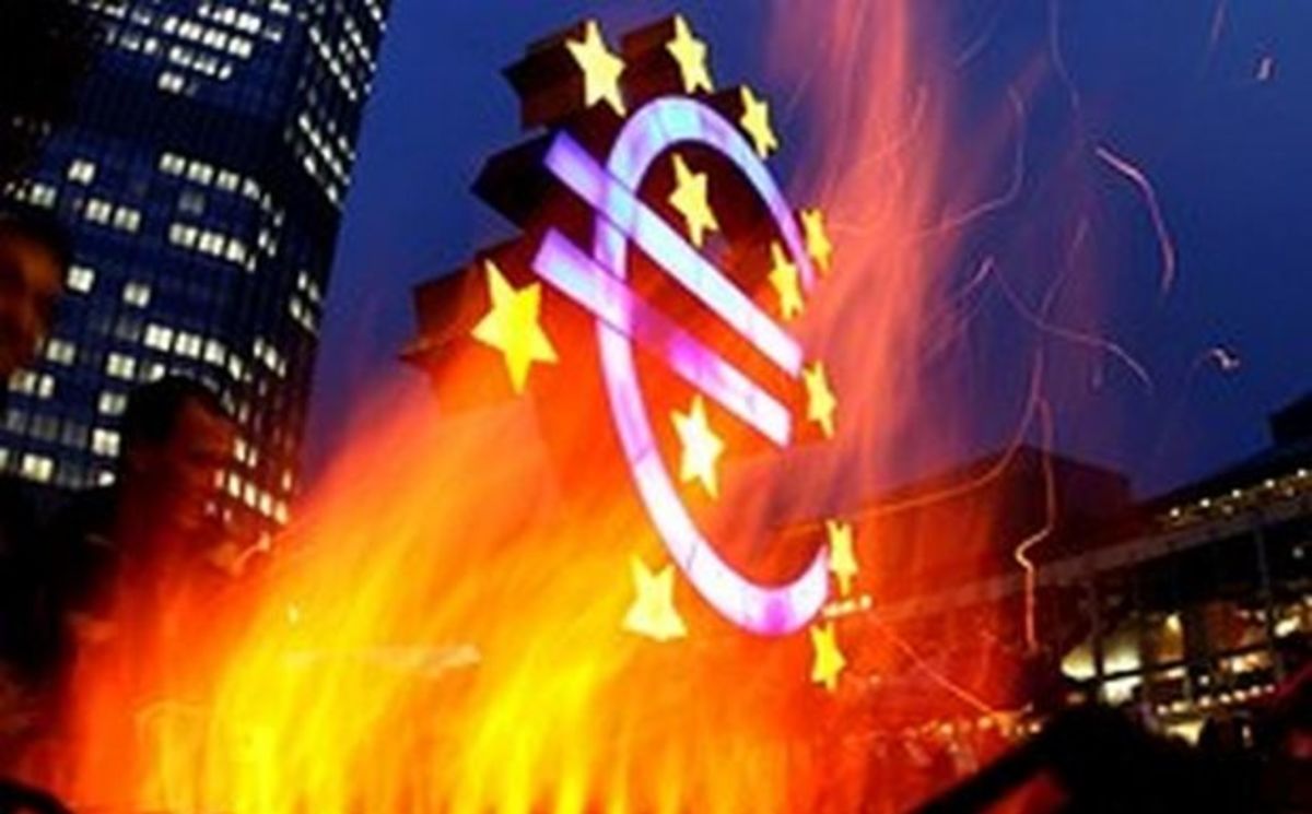 Financial Times:Η ευρωζώνη με δεκανίκια