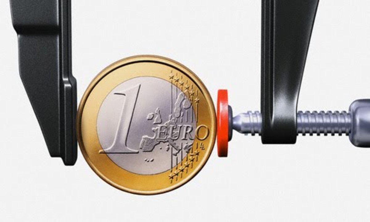 Το ευρωομόλογο απομακρύνεται, το ευρώ πέφτει