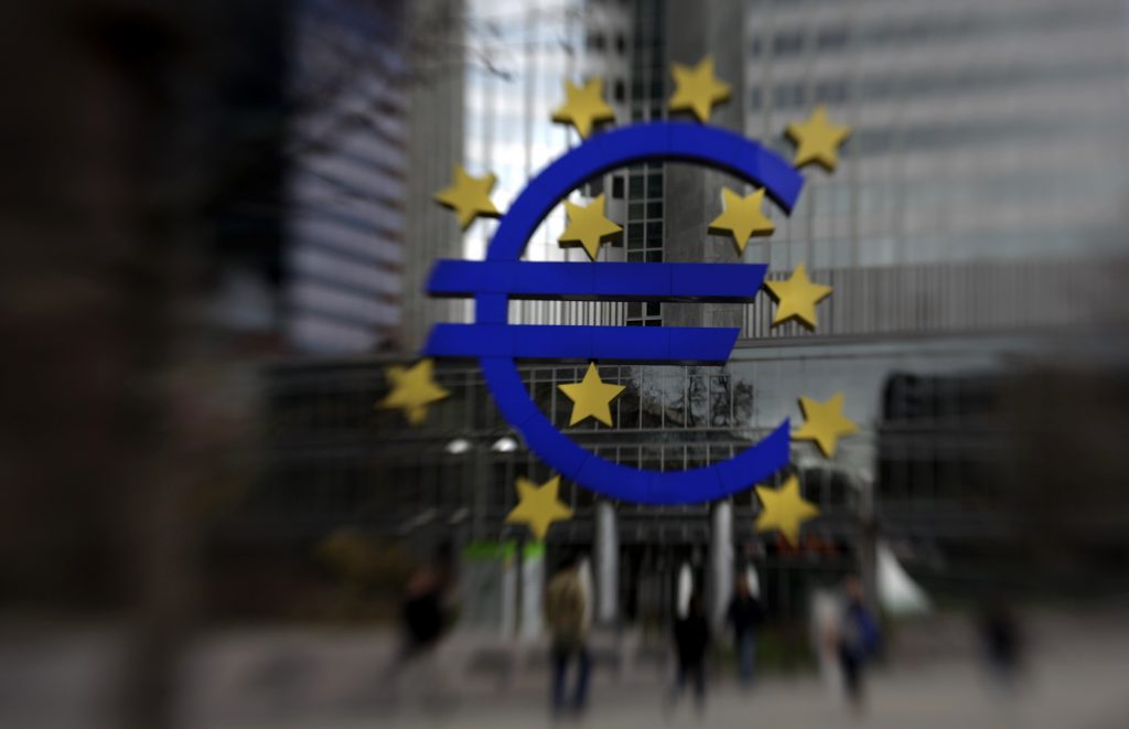 Spiegel: Η τρόικα εκτιμά οτι θα χρειαστεί τρίτο πακέτο βοήθειας με 50 δισ. ευρώ για την Ελλάδα