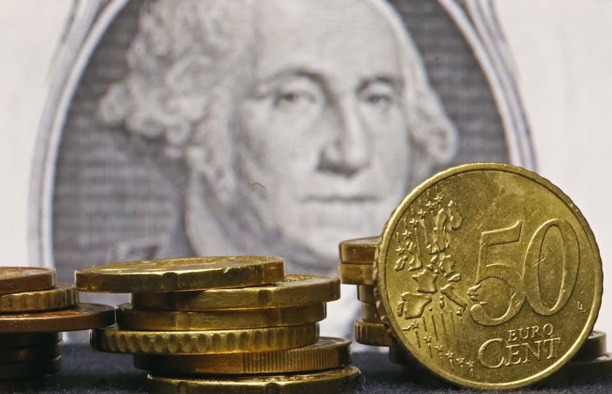 Μικρή ενίσχυση καταγράφει η ισοτιμία του ευρώ έναντι του δολαρίου
