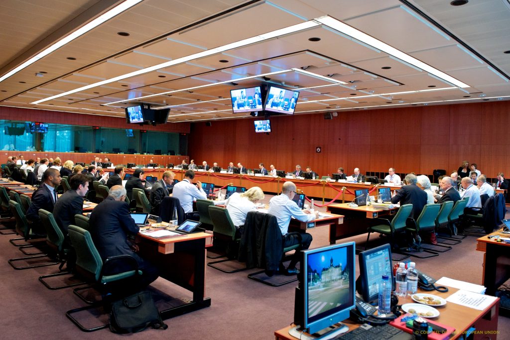 Το Εurogroup αποφάσισε “τεμαχισμένες” δόσεις – 2,5 δισ τον Ιούλιο και αυστηρή επιτήρηση για την υπόλοιπη δόση