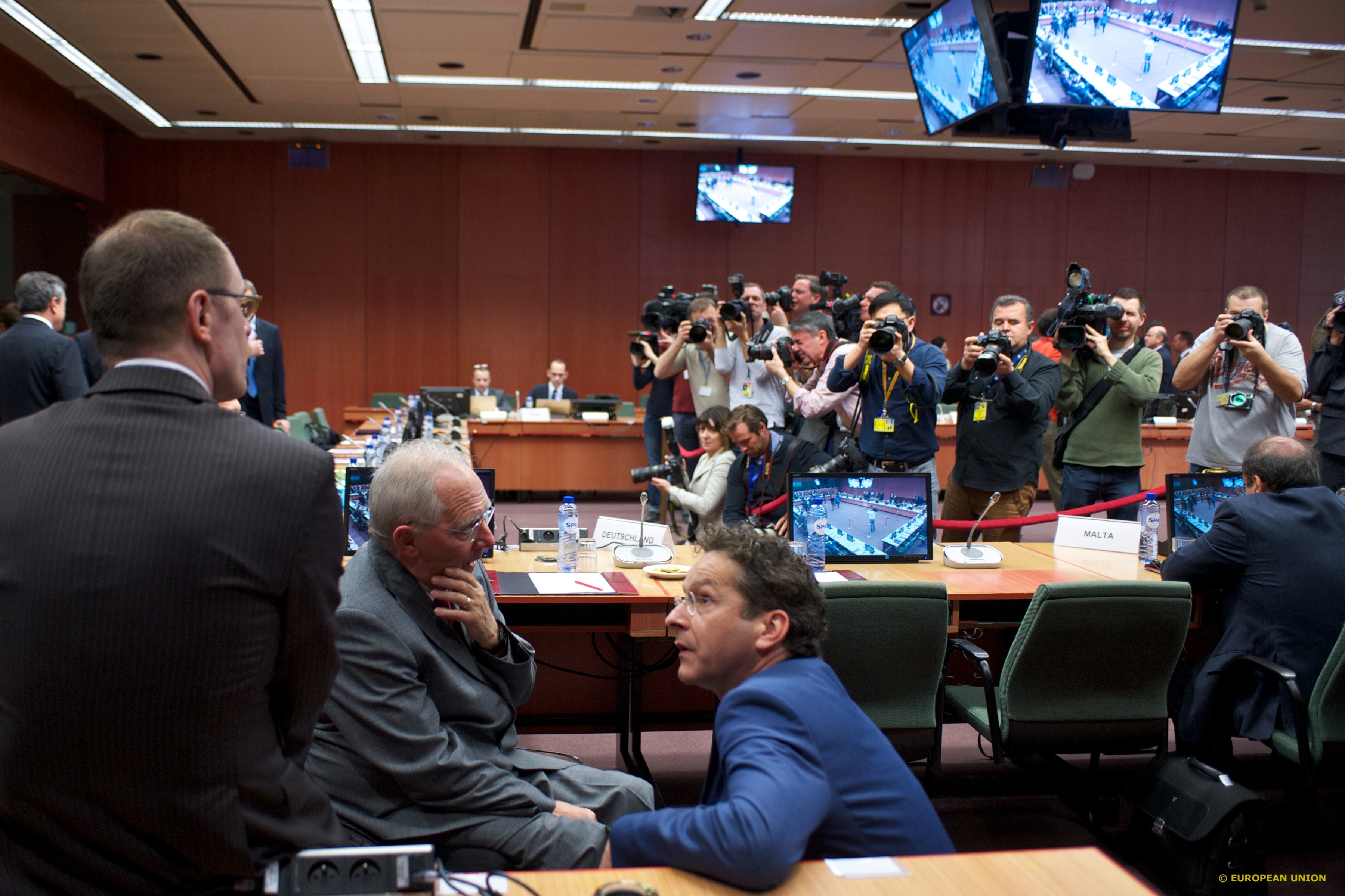 Εξάψαλμος από το Eurogroup! Βρείτε τα με την τρόικα μέχρι την Κυριακή