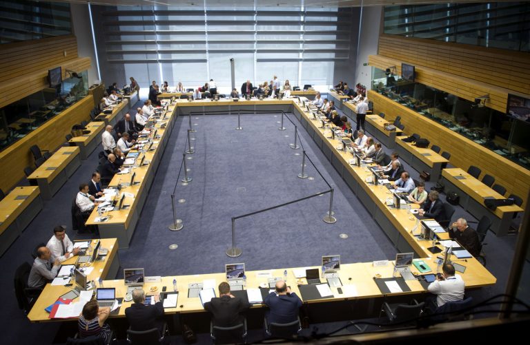 Δύσκολη συμφωνία στο Eurogroup! Δόσεις με “εποπτεία” και με διορθώσεις σε νομοσχέδια – Ουσιαστικά μέτρα για το χρέος από το 2018 – Νέα προαπαιτούμενα