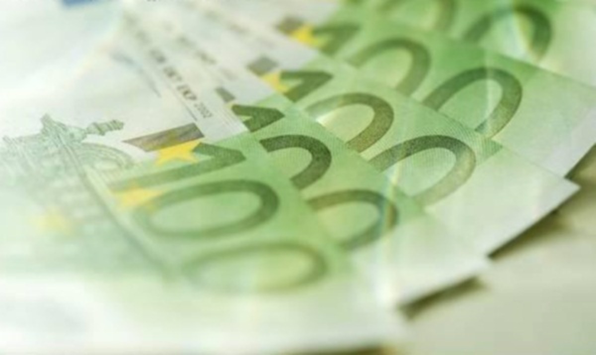 Άντληση 1,3 δισ. ευρώ από τη μηνιαία έκδοση των εντόκων γραμματίων