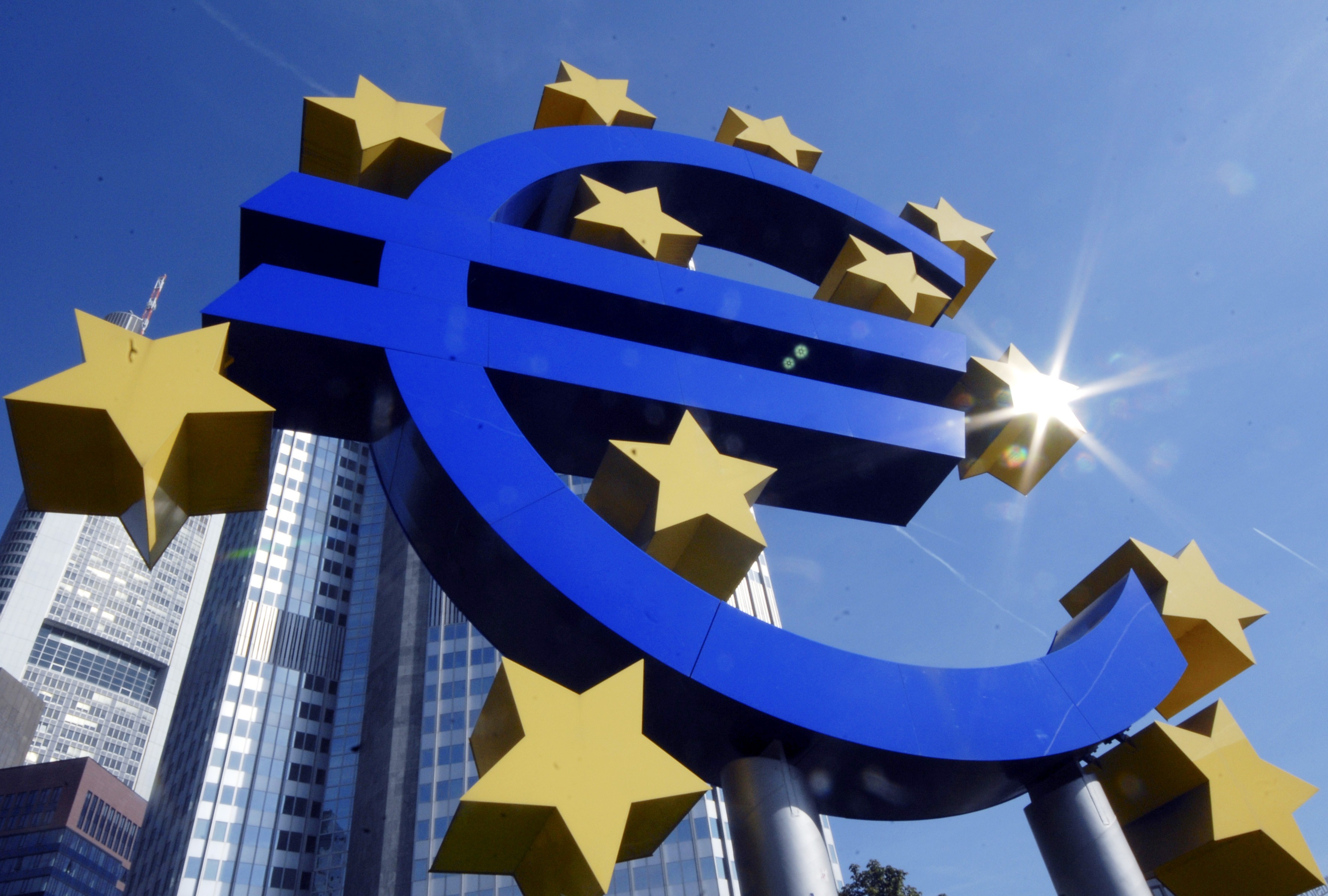 Δυσμενείς οι νέες προβλέψεις της ΕΚΤ για την ευρωζώνη