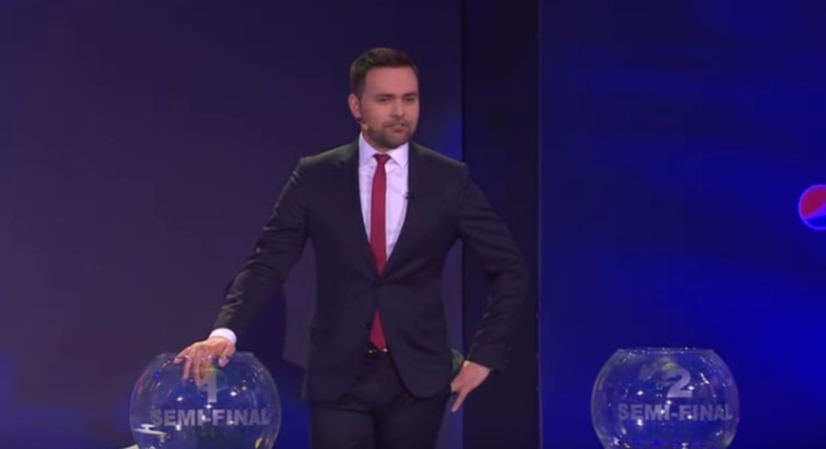 Δεν φαντάζεστε τι είπε ο παρουσιαστής της Eurovision για την Έλενα Παπαρίζου!