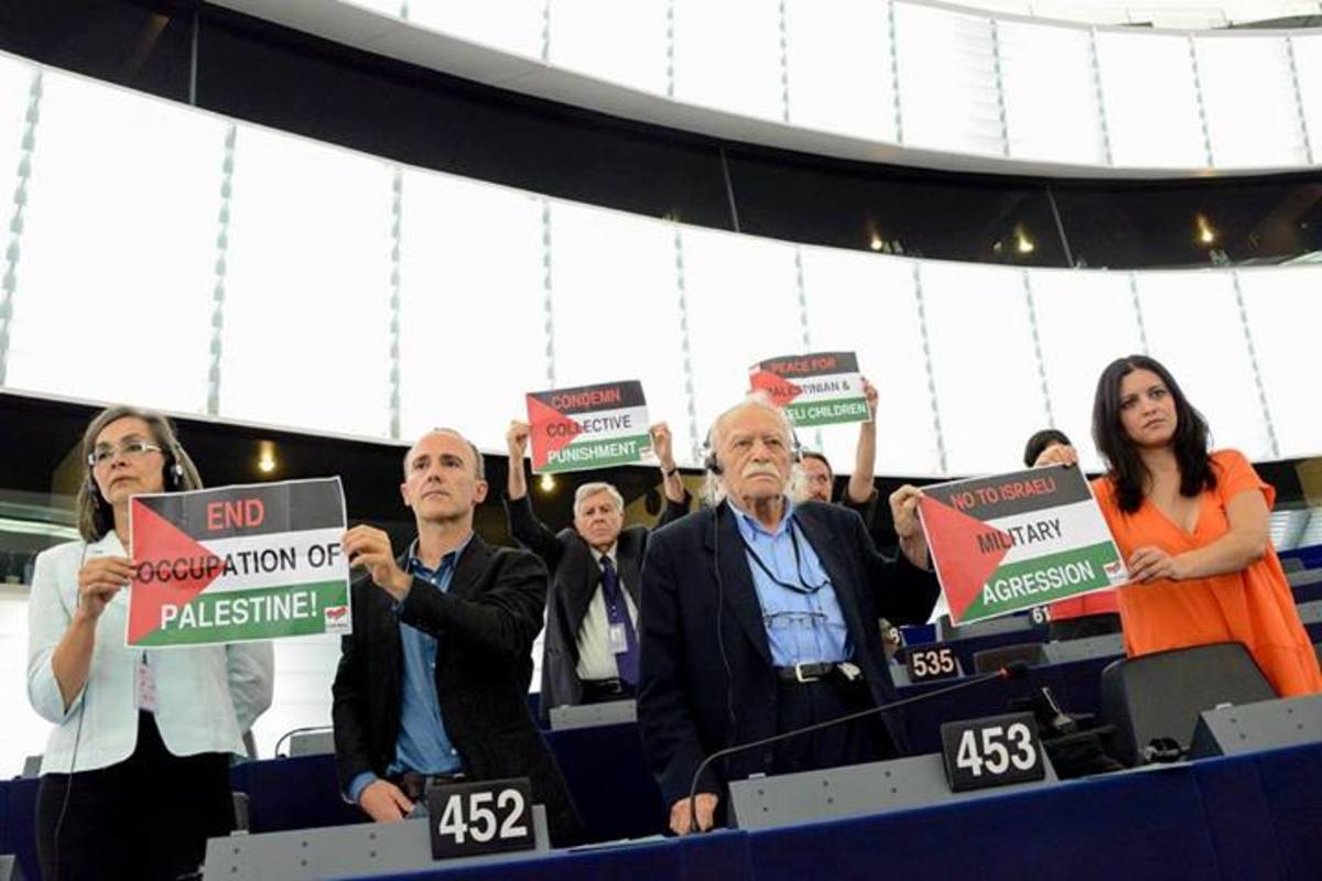 Έλληνες ευρωβουλευτές ύψωσαν “πανό” για τη Γάζα στο Ευρωκοινοβούλιο (ΦΩΤΟ)