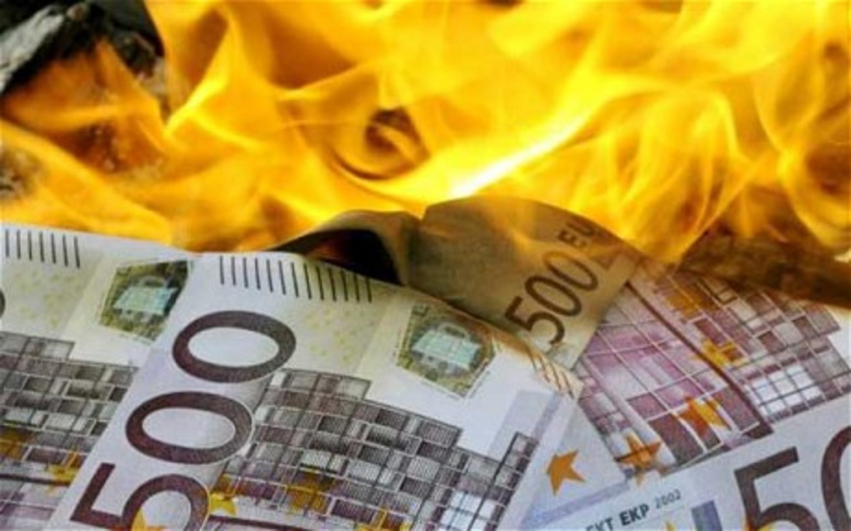 Πέφτει η Αθήνα -2,5%-Βυθίζεται το ευρώ