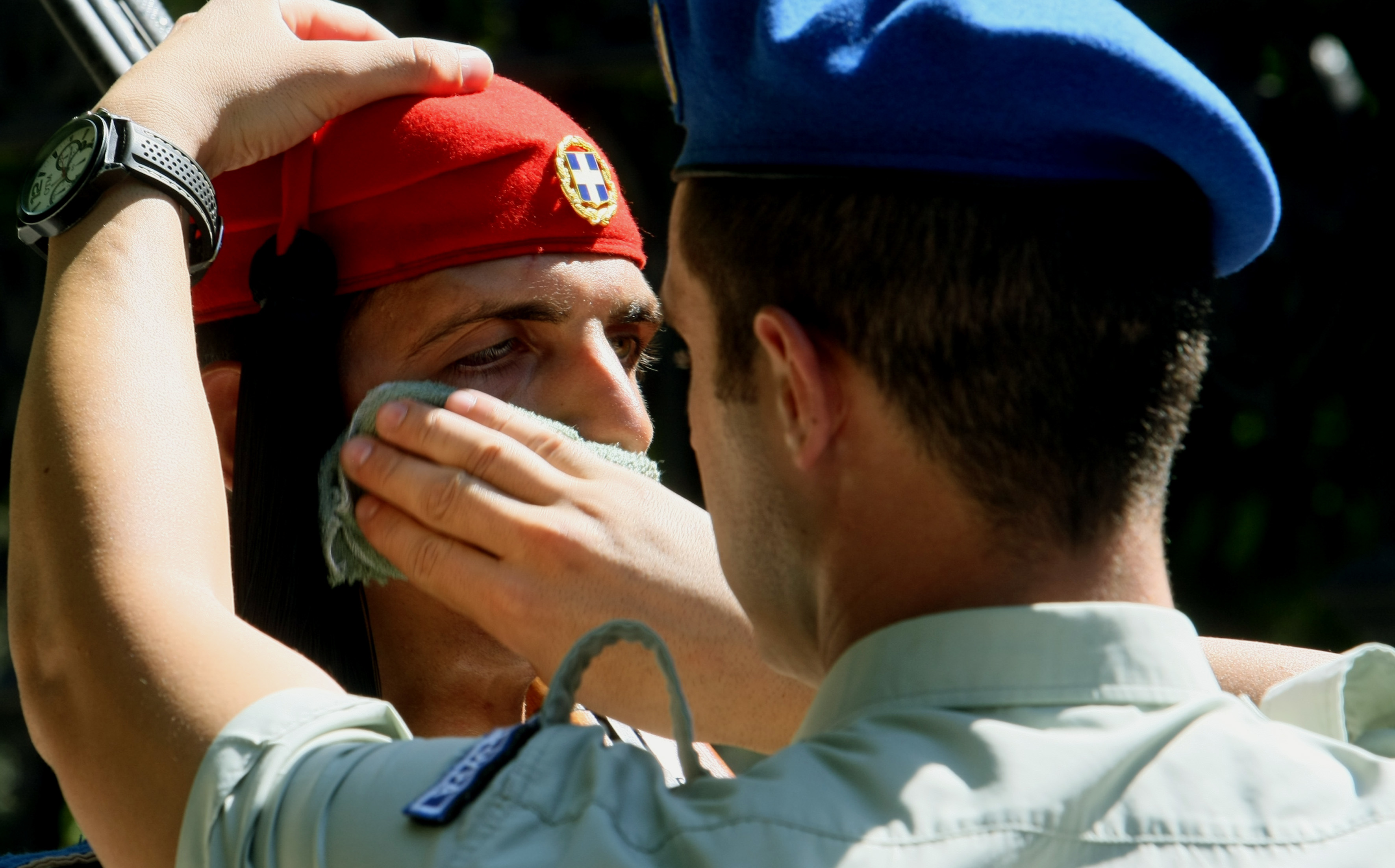 Οι εύζωνες που δεν λύγισαν ούτε από τον καύσωνα! ΦΩΤΟ