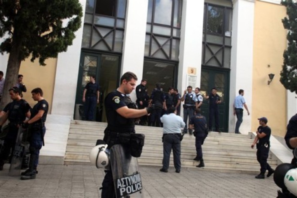 Απειλητικό τηλεφώνημα για βόμβα στην Ευελπίδων