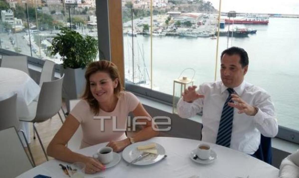 Ευγενία Μανωλίδου: Είναι η σκιά του… Άδωνι στον προεκλογικό του αγώνα! Αποκλειστικές φωτογραφίες