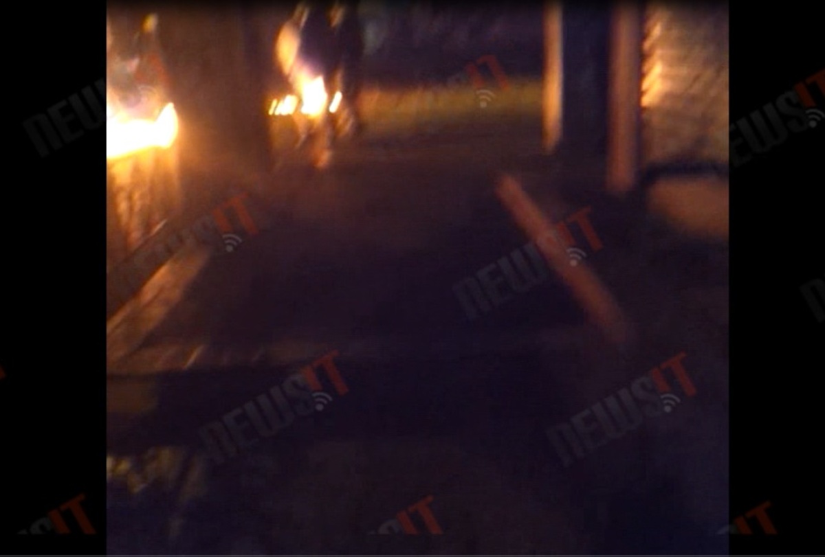 Εξάρχεια: Μολότοφ από μπαλκόνια