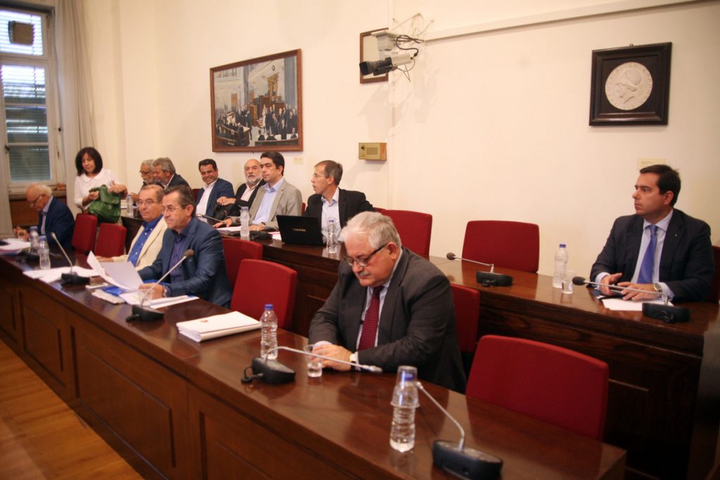 Η Εξεταστική ζητά από τον Στουρνάρα το πόρισμα για την Attica Bank