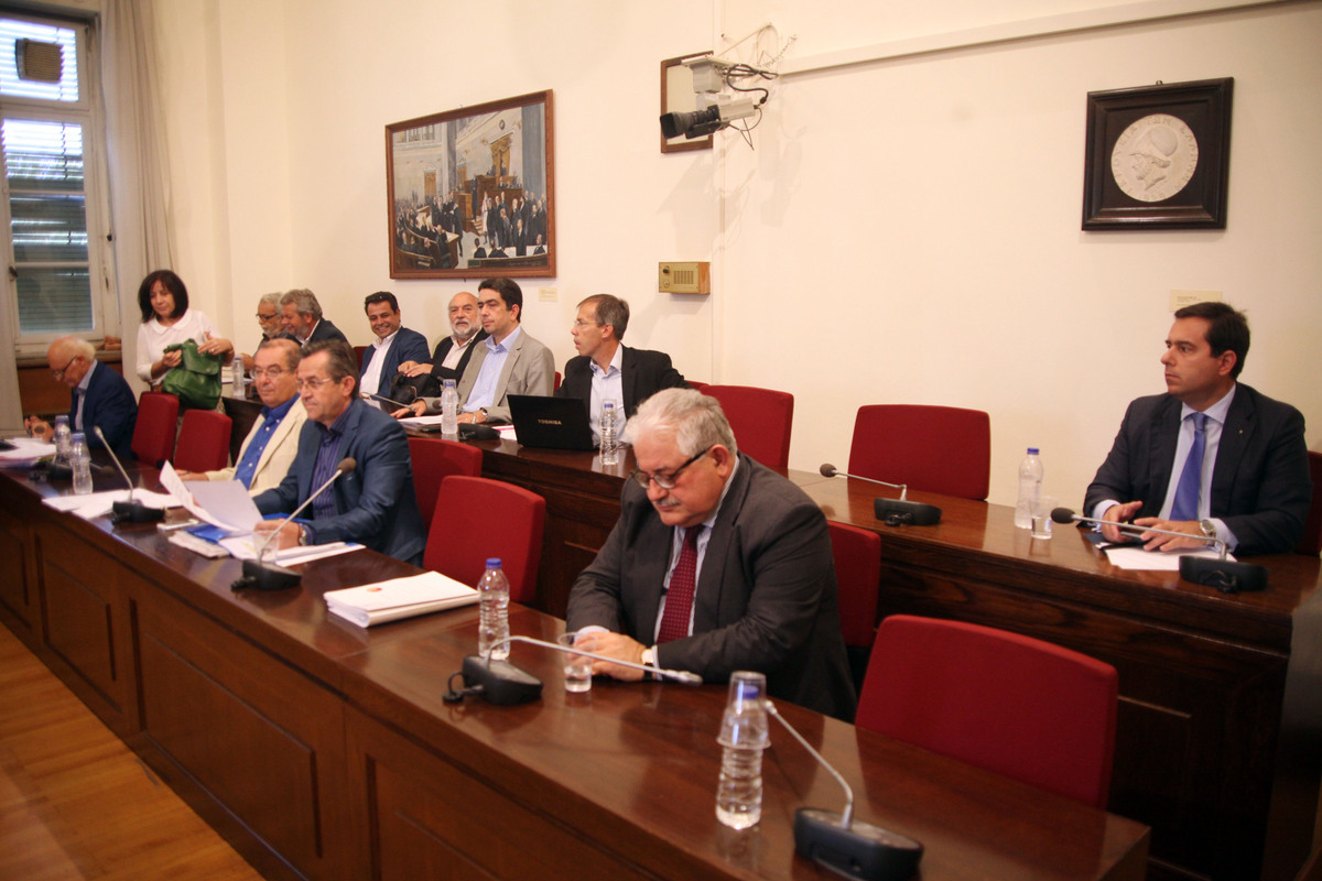 Η Εξεταστική ζητά από τον Στουρνάρα το πόρισμα για την Attica Bank