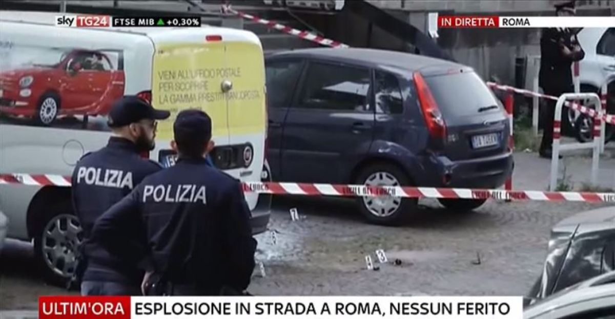 Έκρηξη στη Ρώμη – Η βόμβα είχε τοποθετηθεί σε πάρκινγκ