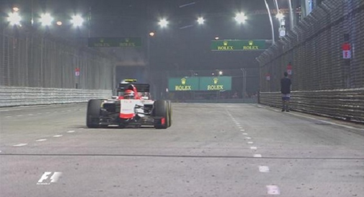 Απίστευτο περιστατικό στη Formula 1! Άνθρωπος στην πίστα στη διάρκεια του αγώνα