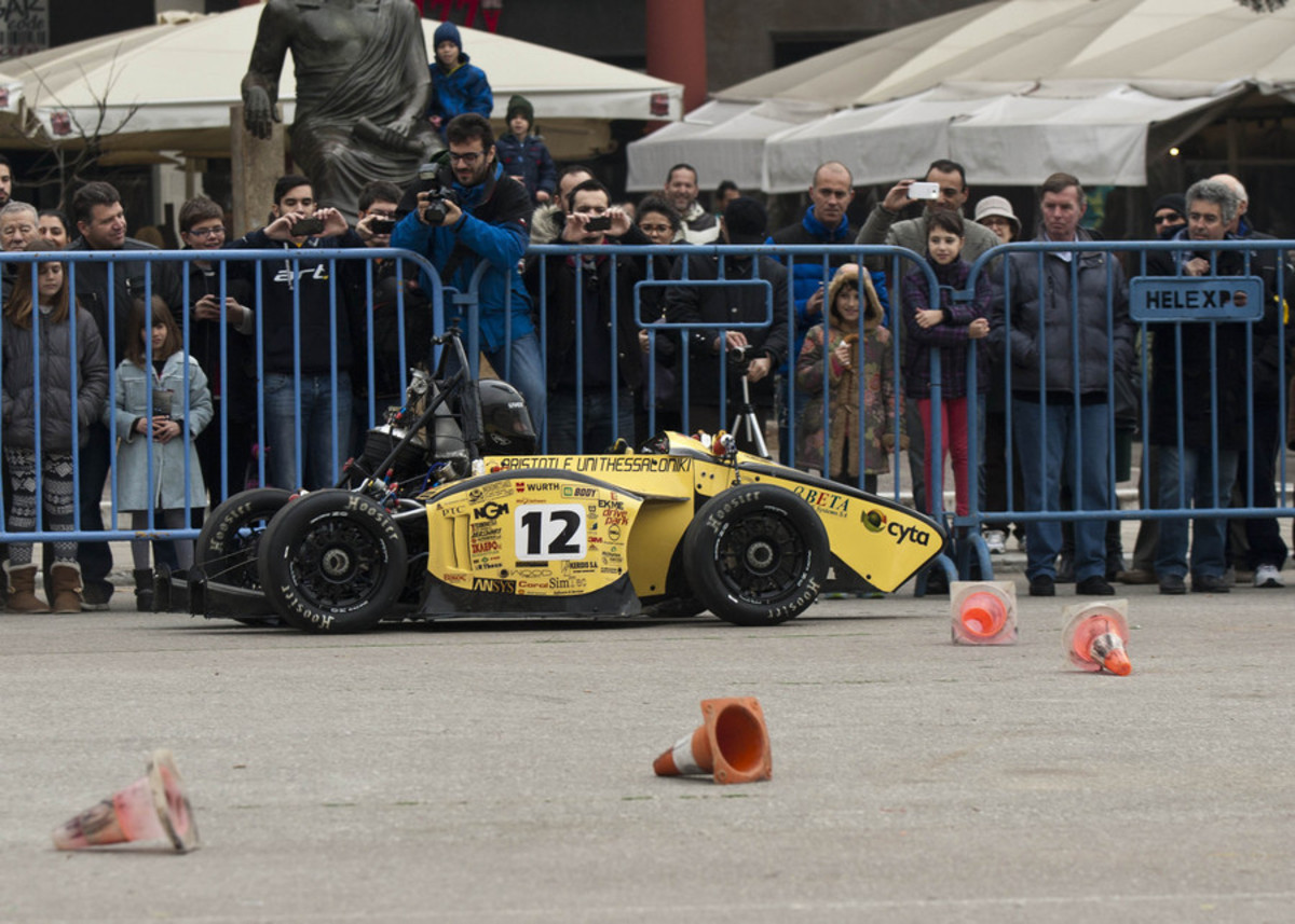 Σε πίστα της F1 μεταμορφώθηκε η πλατεία Αριστοτέλους (ΦΩΤΟ-ΒΙΝΤΕΟ)