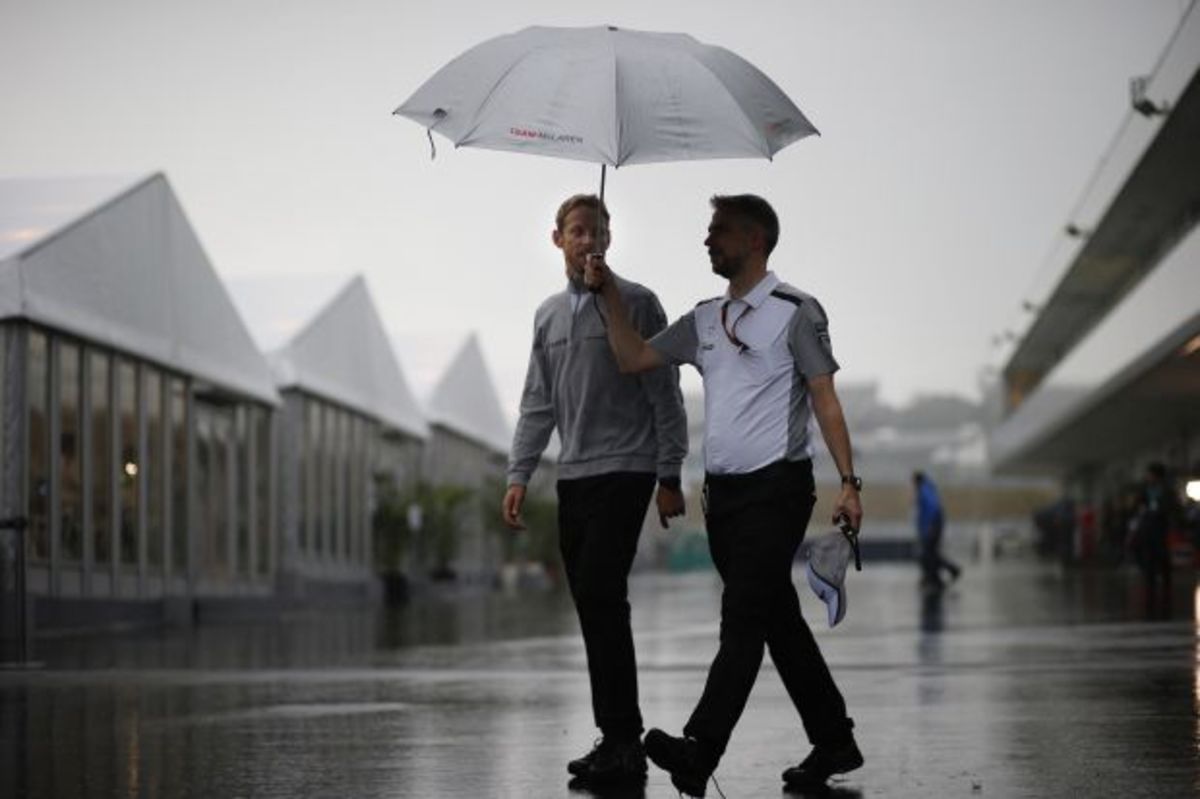 F1: Τυφώνας απειλεί τη διεξαγωγή του Ιαπωνικού Grand Prix