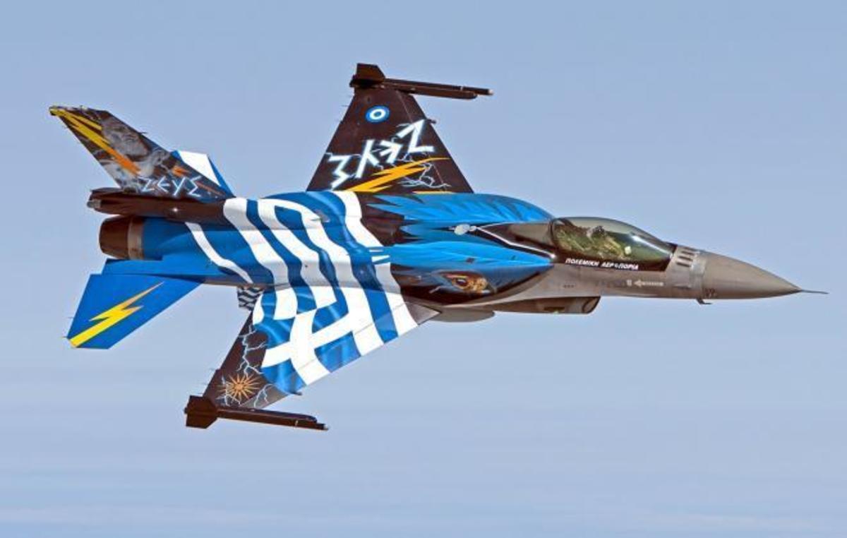 Το εντυπωσιακό ακροβατικό F-16 σφράγισε τα 104 χρόνια της ελεύθερης Λήμνου [vid]