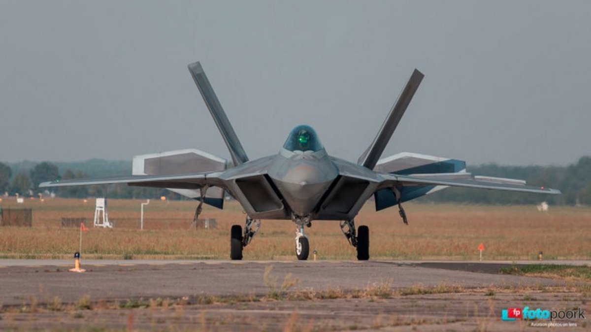 Δειτε τα μαχητικά αεροσκάφη F-22 – Εκπληκτικές φωτογραφίες