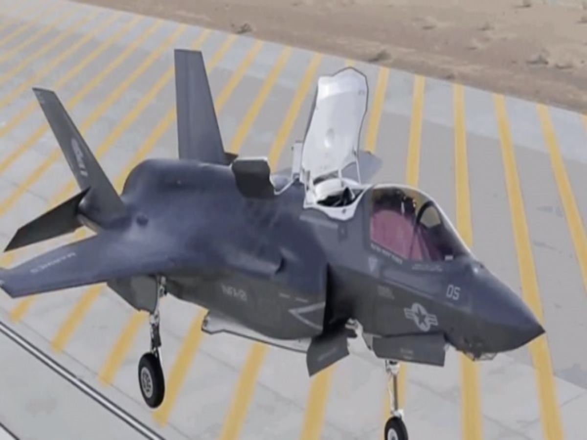 Μαχητικό αεροσκάφος F-35 εντυπωσιάζει με κάθετη προσγείωση! ΒΙΝΤΕΟ