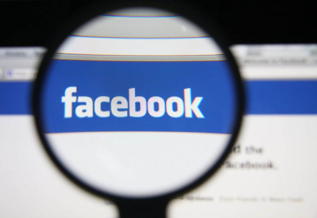 Το Facebook και το Twitter βοηθούν την Google στον εντοπισμό ψεύτικων ειδήσεων