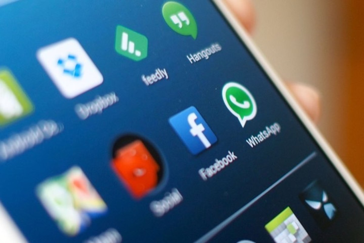 Το Facebook υποχρεώνει τους εργαζόμενούς του να πάρουν Android συσκευές!