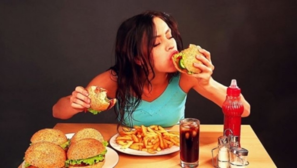 Γιατί κάποιες μέρες πεινάτε και τρώτε συνέχεια – 4 λόγοι που δεν τους φαντάζεστε