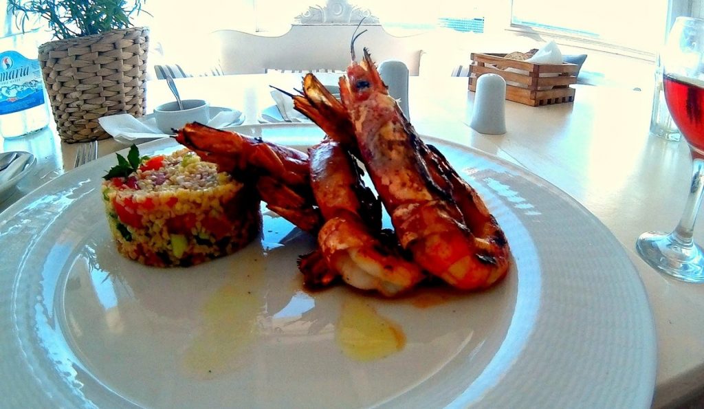 Έκανε 750 ευρώ λογαριασμό στη Μύκονο και είπε ότι τον έπιασε “κόψιμο” για να μην πληρώσει!