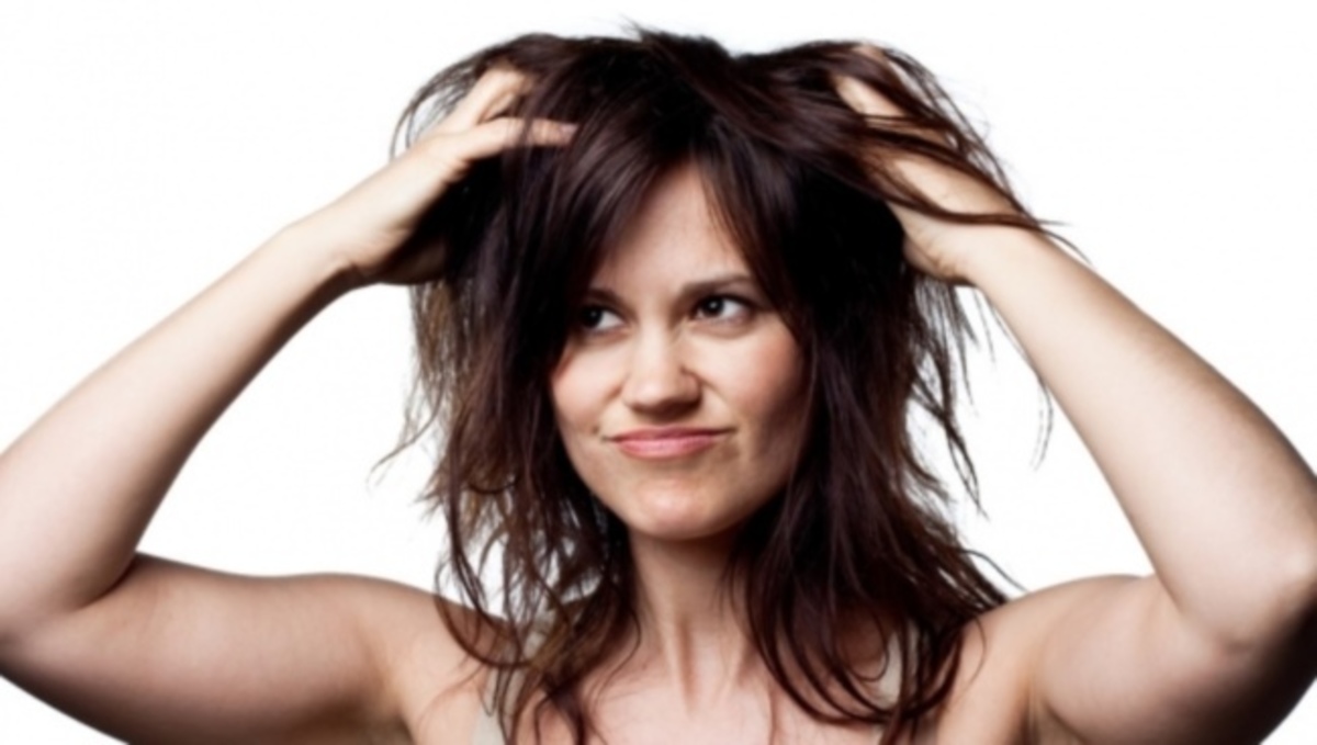 Γιατί έχετε φαγούρα στο κεφάλι σας – Οι 4 βασικές αιτίες