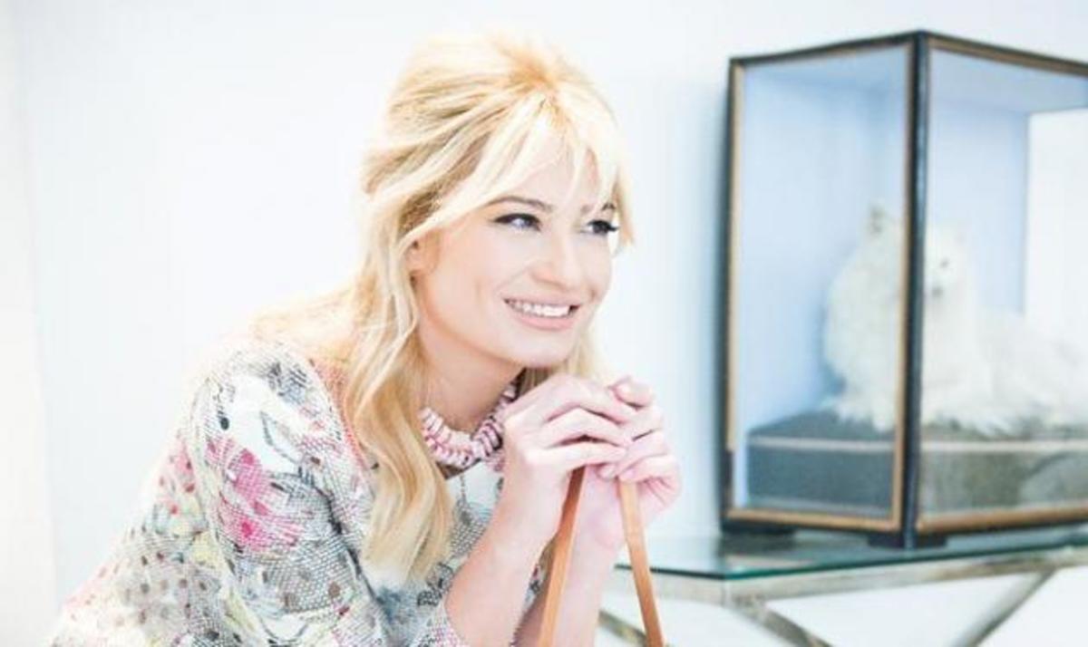 Δείτε την Φαίη Σκορδά με το μπουρνούζι!