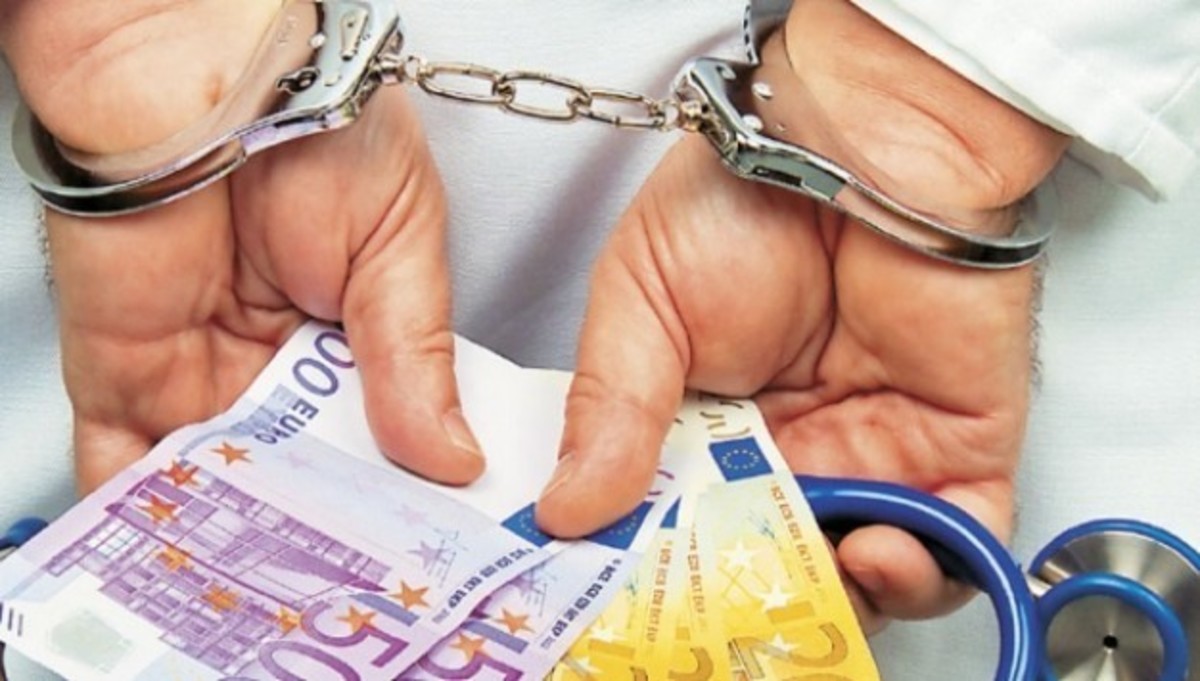 Ήρθε από το Κονγκό, έγινε γιατρός και παίρνει “φακελάκια”!