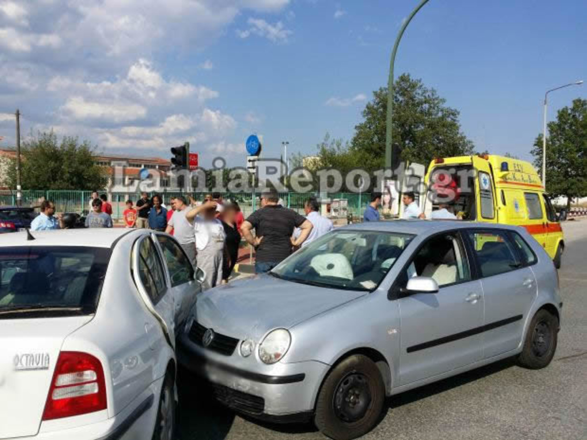 Λαμία: Χαλασμένα φανάρια λόγω… ζέστης! Μια τραυματίας σε τροχαίο (ΦΩΤΟ)