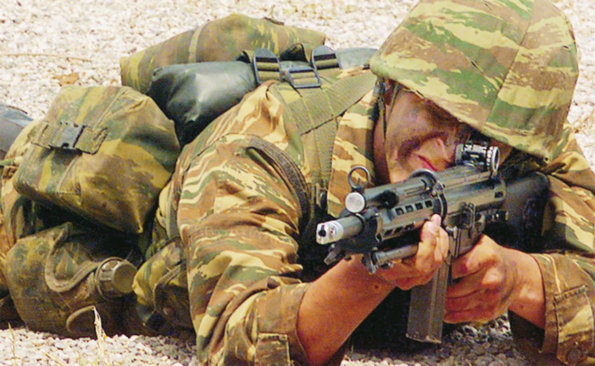 Ποιος είναι ο 33χρονος που πυροβόλησε έξω από τη Βουλή με G3(;)