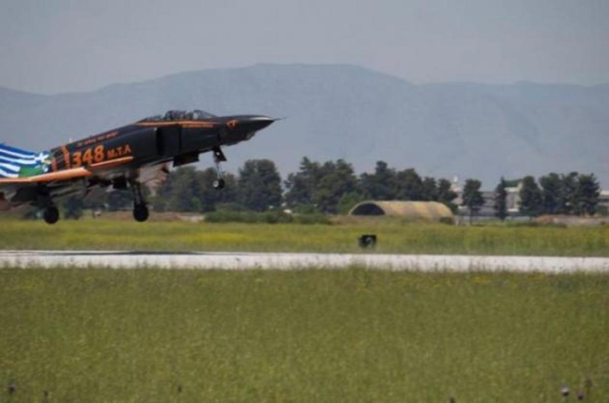Ένας σμήναρχος ‘’αποχαιρετά’’ το RF-4E Phantom πριν αποσυρθεί οριστικά [pics,vid]