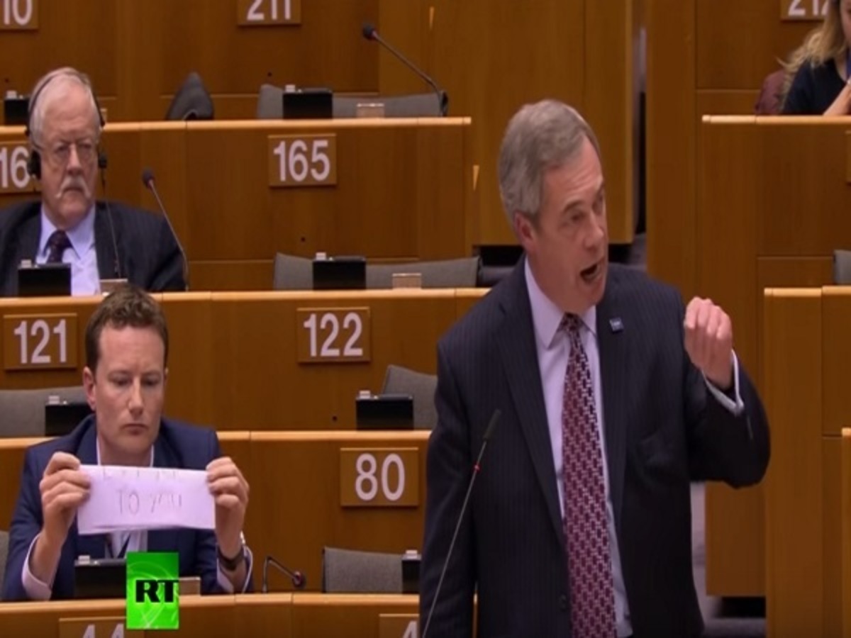 Χαμός στην ομιλία του Φάρατζ στο ευρωκοινοβούλιο! Τι έκανε συνάδελφος του [vid]