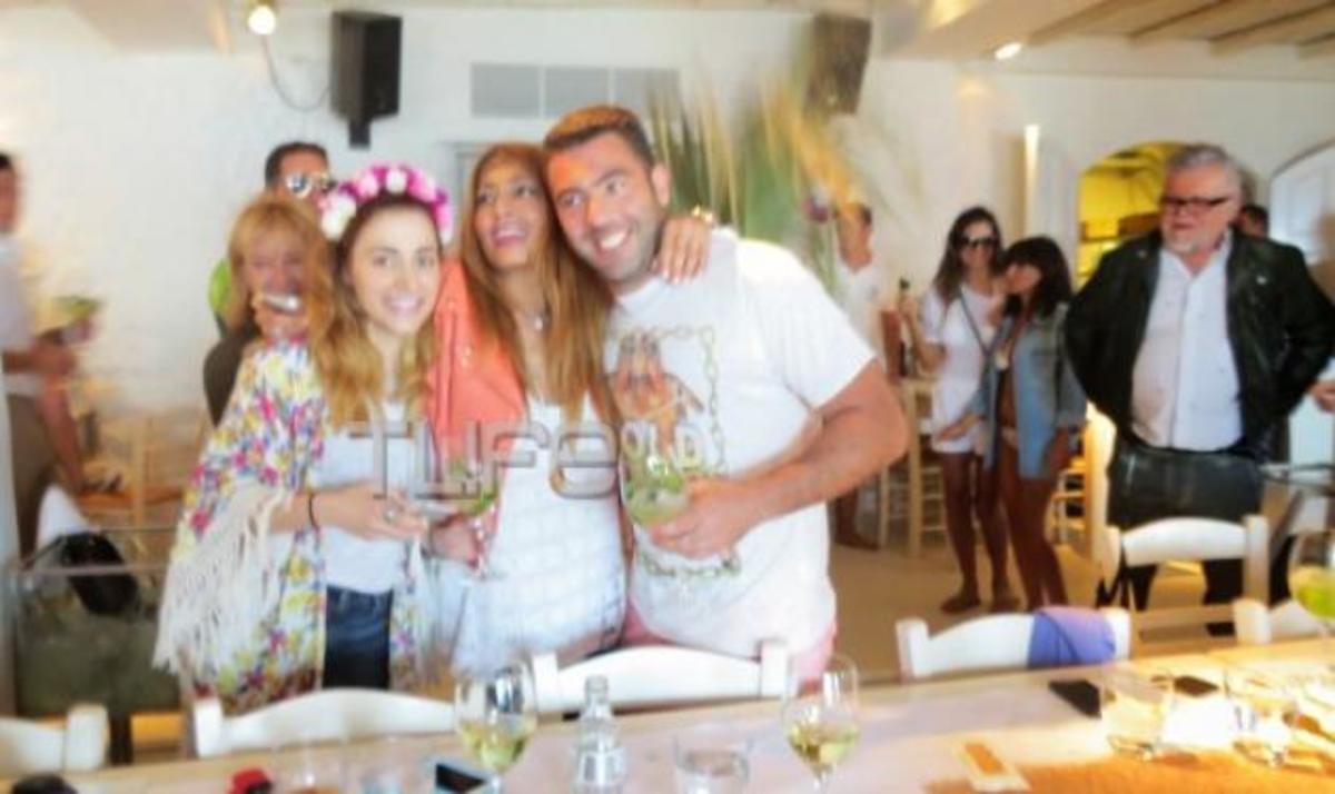 Γωγώ Φαρμάκη: Συγχώρεσε τον Αλέξανδρο Αγγλούπα! Δίπλα της, στα γενέθλιά της στη Μύκονο! Φωτογραφίες