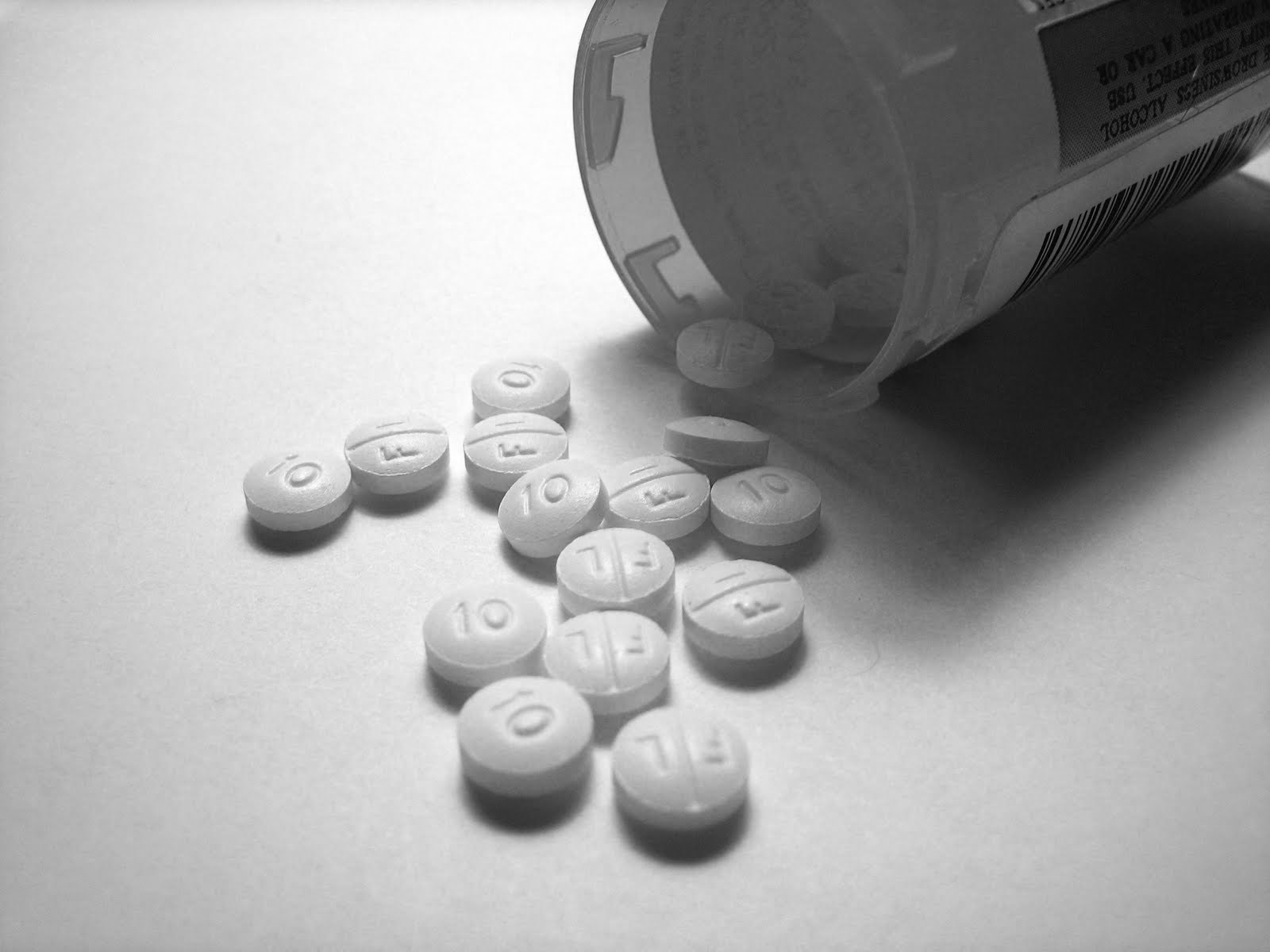 Έλληνες φαρμακοβιομήχανοι: Θανάσιμοι οι κίνδυνοι από τα ανώνυμα και πλαστά φάρμακα!