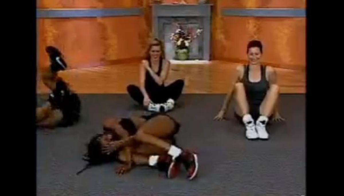 ΔΕΙΤΕ πως αντιδράει γυμνάστρια που…αερίστηκε on air!