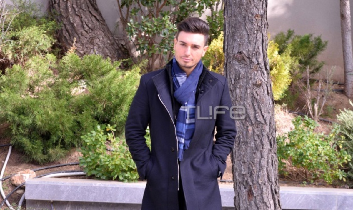 Σε χλιδάτη βίλα στο Διόνυσο ο Αυστραλός τραγουδιστής που “τρέλανε” το Youtube!!