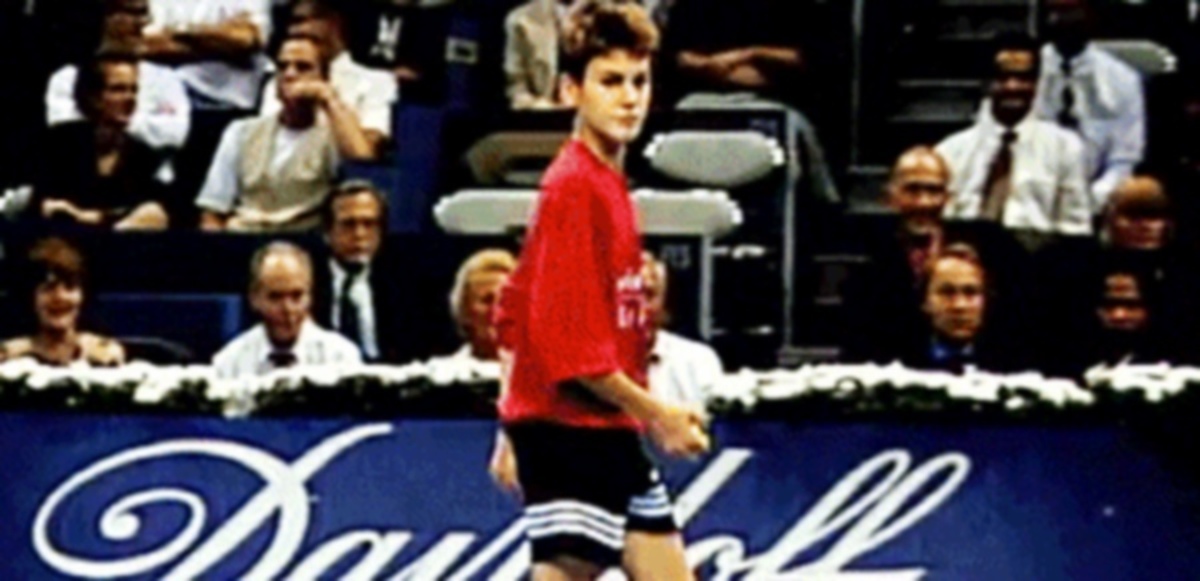 Οταν ο Φέντερερ… μάζευε μπάλες ως ball boy! (VIDEOS)