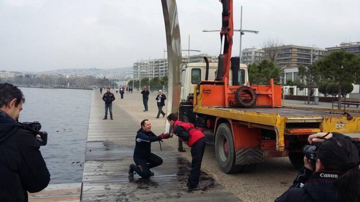 Της “χάρισε” το… Φεγγάρι! Απίστευτη πρόταση γάμου στη Θεσσαλονίκη – ΦΩΤΟ