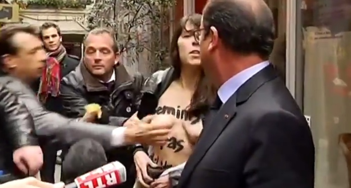 Ο αμήχανος Ολάντ δείχνει κατανόηση στις γυμνόστηθες Femen (video)