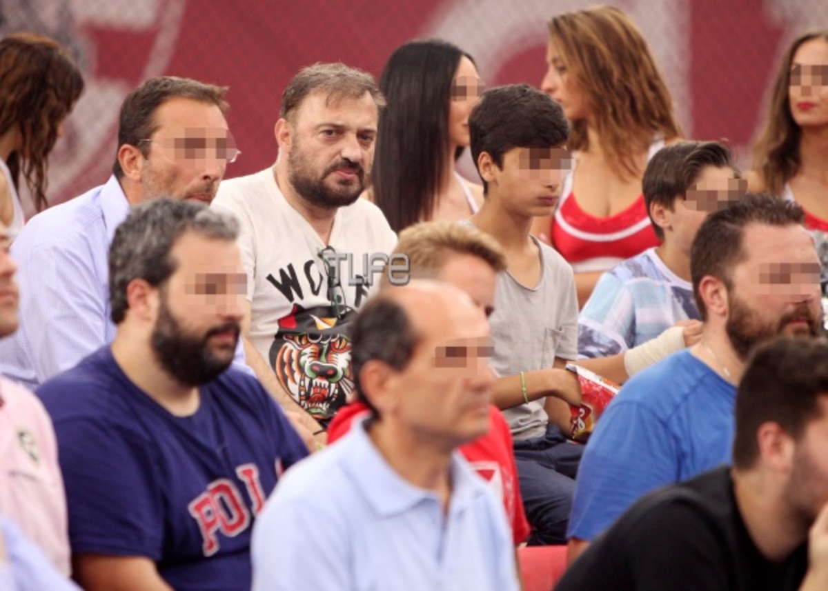 Χρήστος Φερεντίνος: Στο γήπεδο με τους γιούς του! ΦΩΤΟ