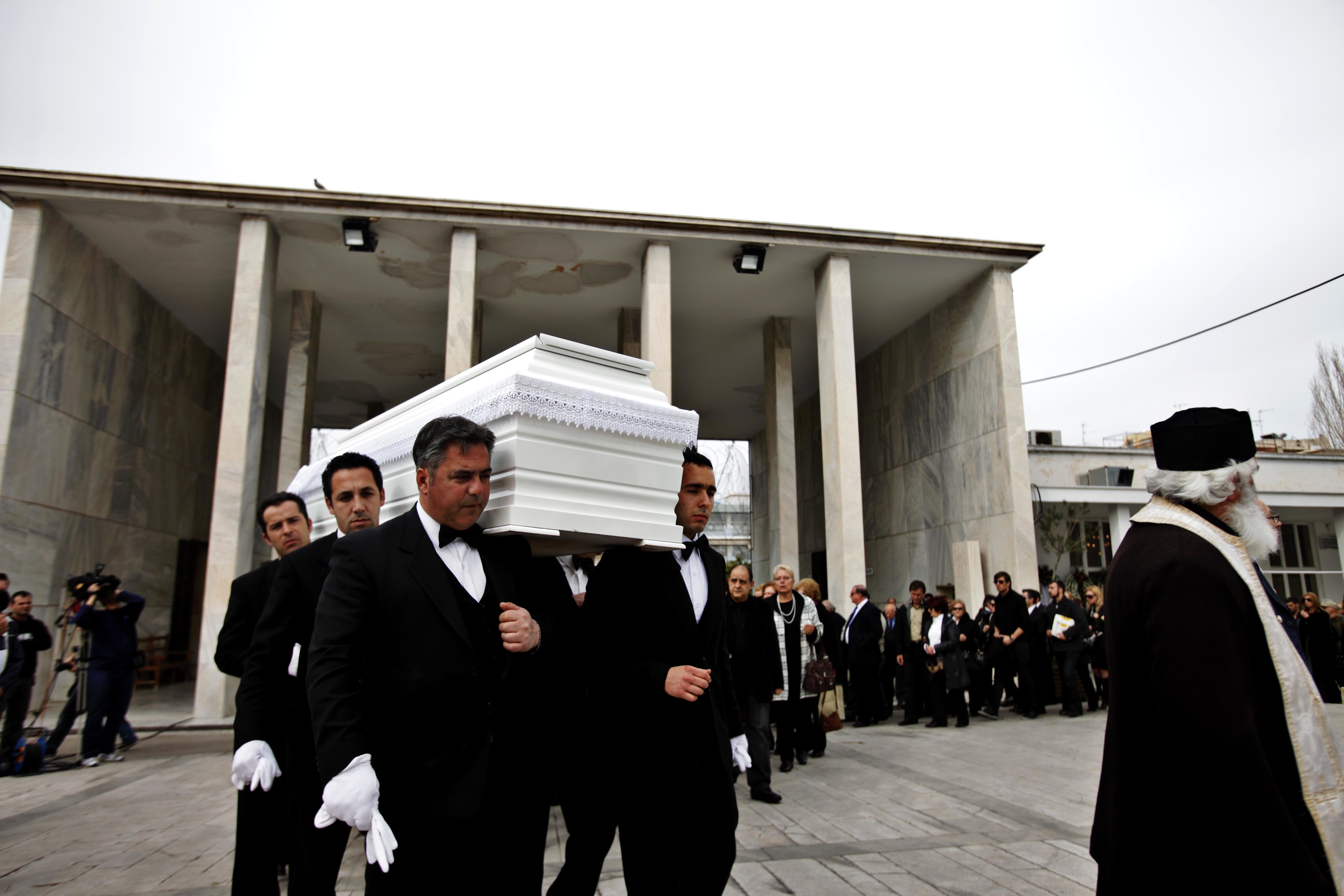 Κηδεύτηκε ο σχεδιαστής Νίκος Τσιμπίλης