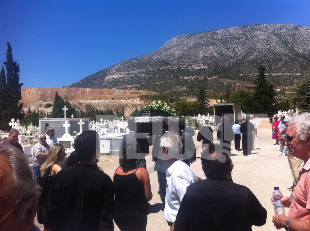 Η κηδεία του Θύμιου Καρακατσάνη