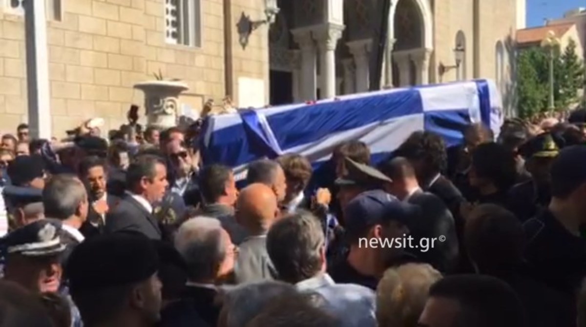 Κηδεία Μητσοτάκη: Χειροκροτήματα