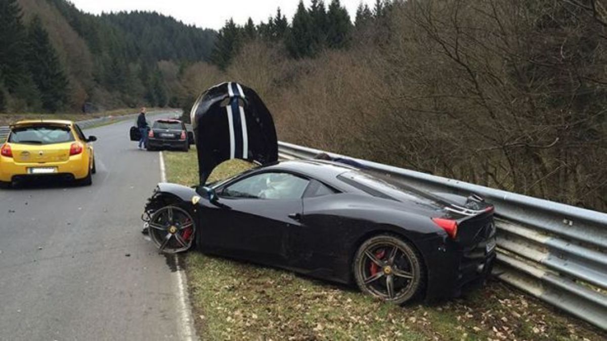 Διέλυσε τη Ferrari του και τώρα ζητά ελεημοσύνη για να την επισκευάσει!